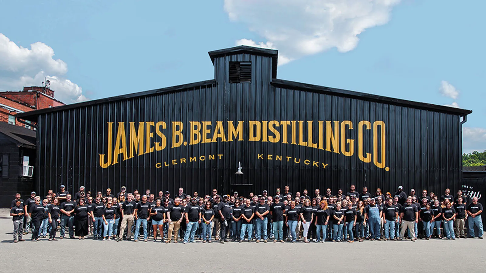 JBBDCO CLERMONT PEOPLE IN FRONT OF SIGN