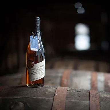 Bottle-Handtag-Handcrafted-Whiskey-LittleBook