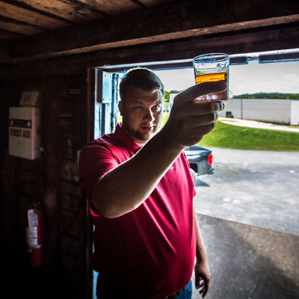 FreddieNoe-Glass-Distillery-Whiskey-LittleBook