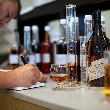 Distillering-Glass-Handcrafted-FreddieNoe-Whiskey-LittleBook