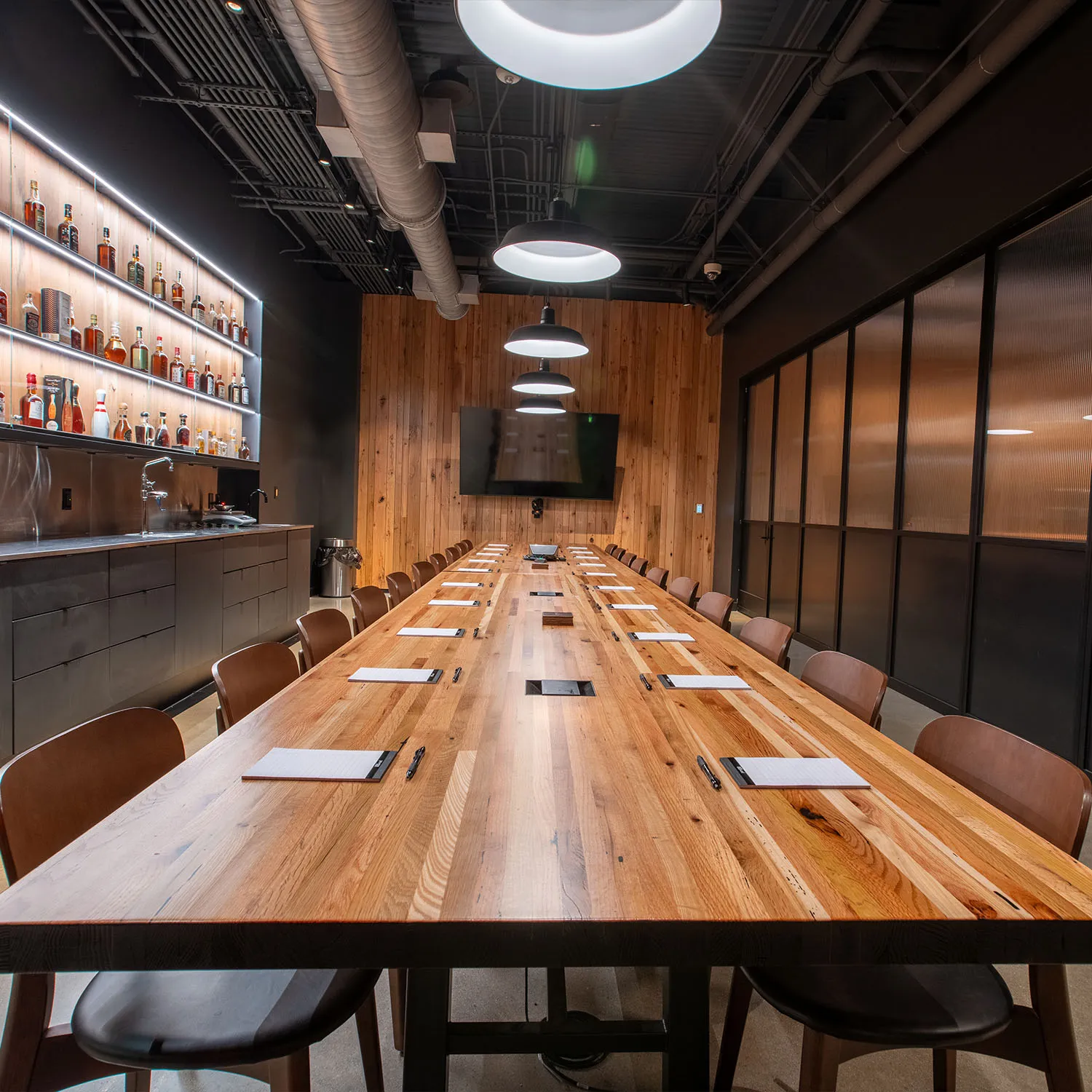 fbn workshop interior table tv